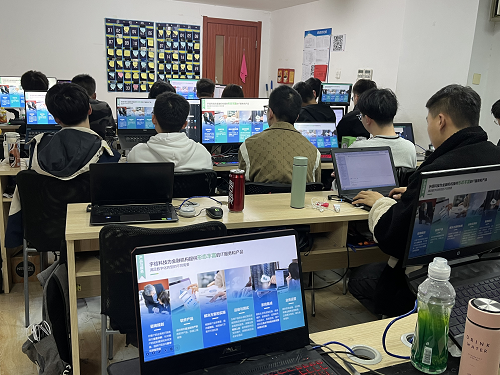 宇信科技華東區主管親臨千鋒教育杭州校區，開展企業宣講與信息咨詢服務
